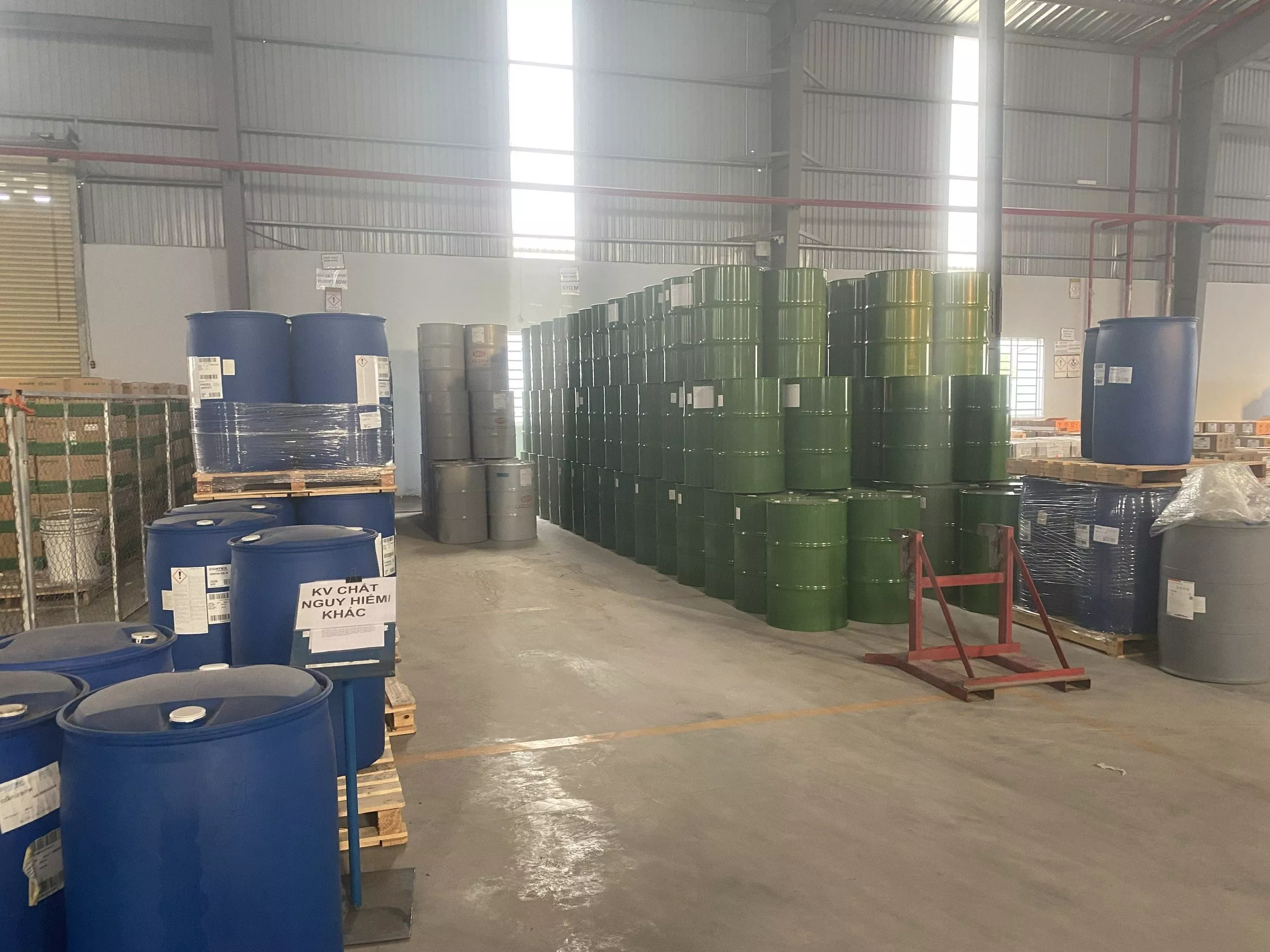Banner Chất thấm ướt và tầm quan trọng trong sản xuất sơn 3