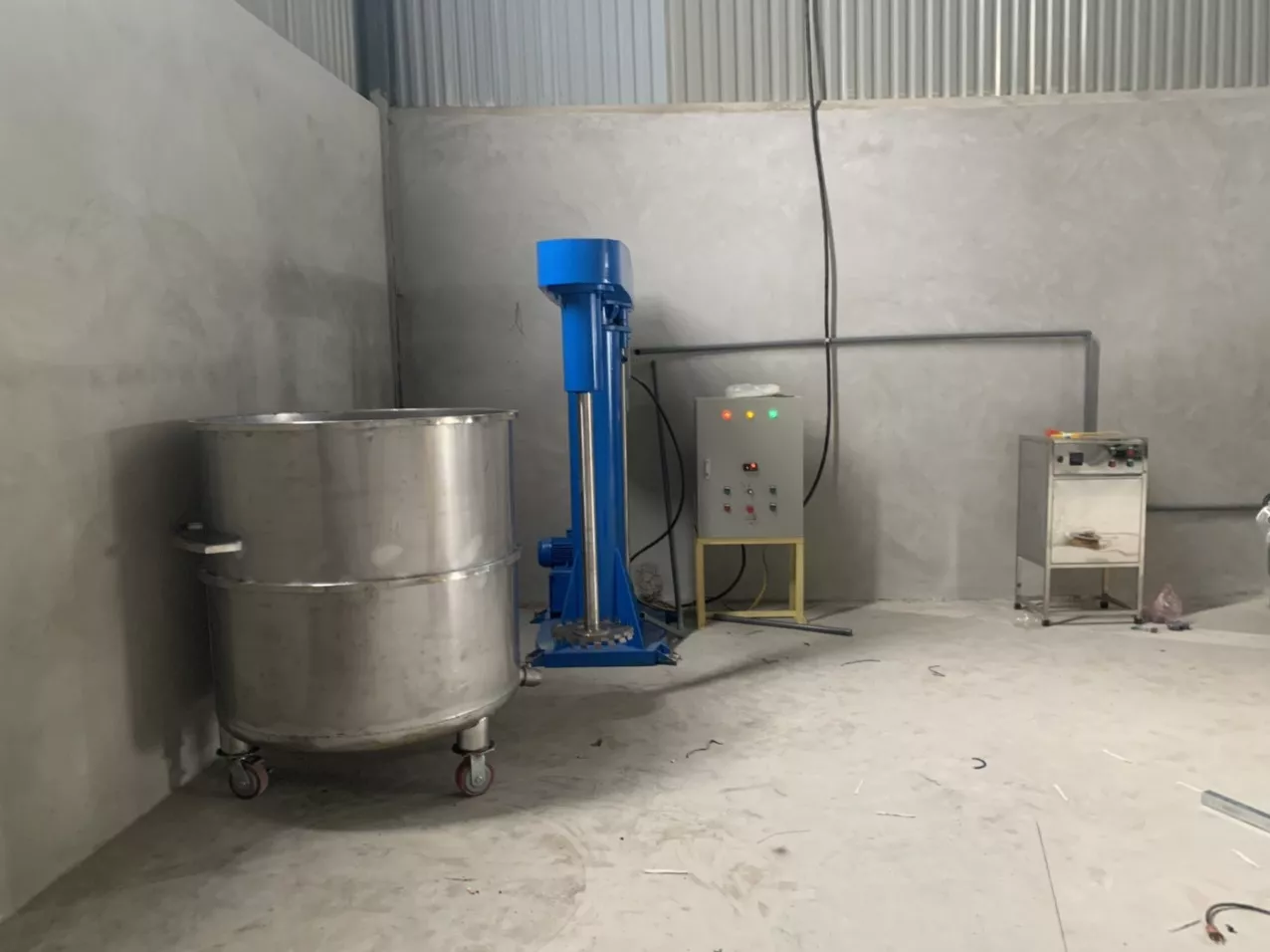 Banner Máy khuấy sơn 1000 lít 22kw cao cấp ứng dùng mọi ngành nghề 1