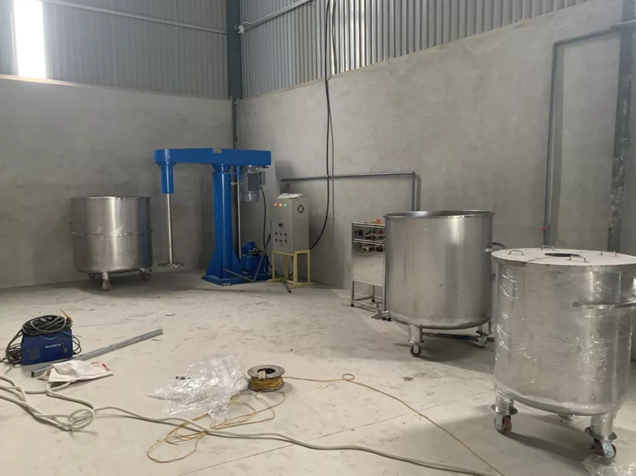 Banner Máy khuấy sơn 1000 lít 22kw cao cấp ứng dùng mọi ngành nghề 5