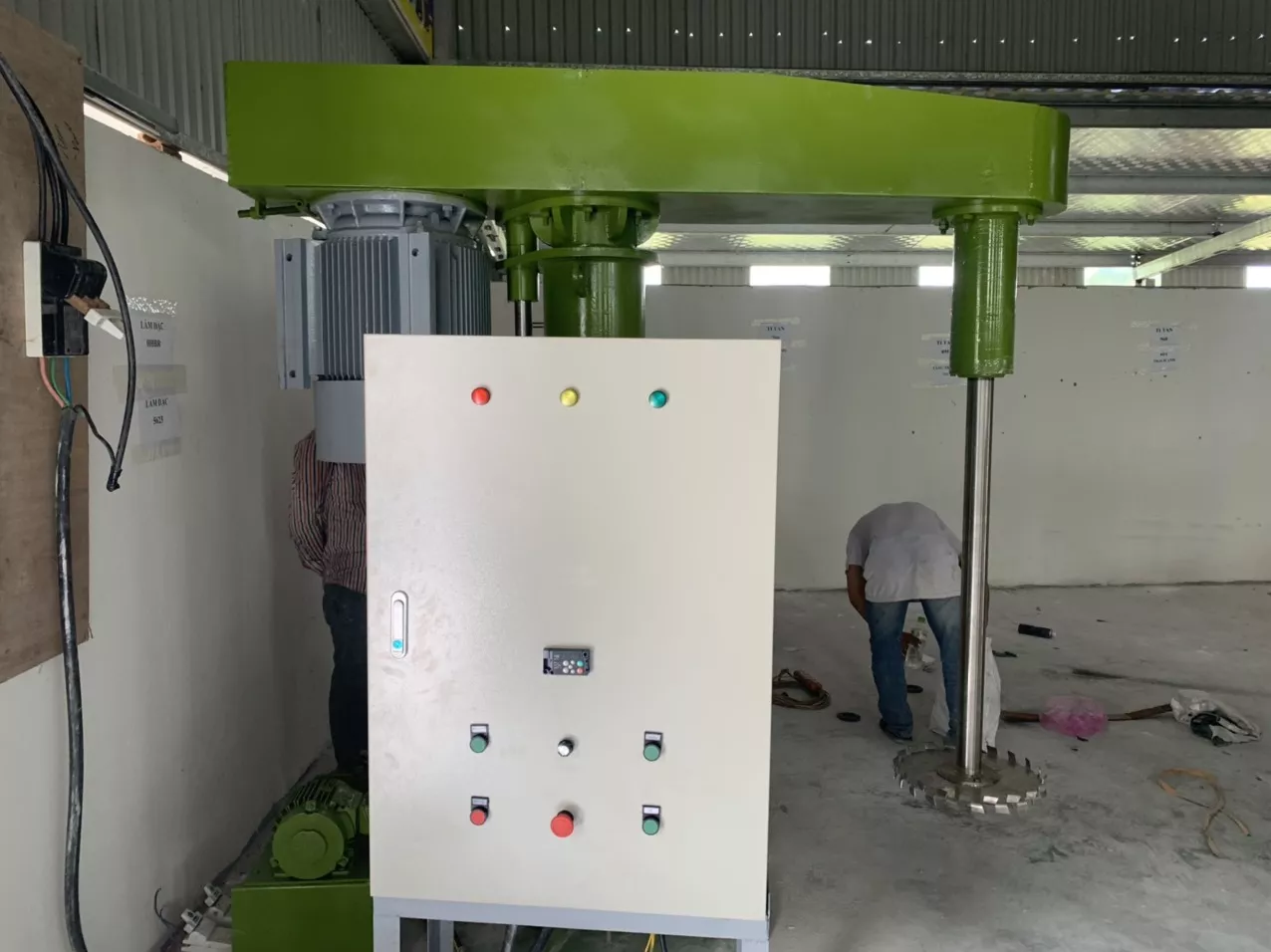 Banner Máy khuấy sơn 1500 lít 37Kw phù hợp nhiều ngành sản xuất 4