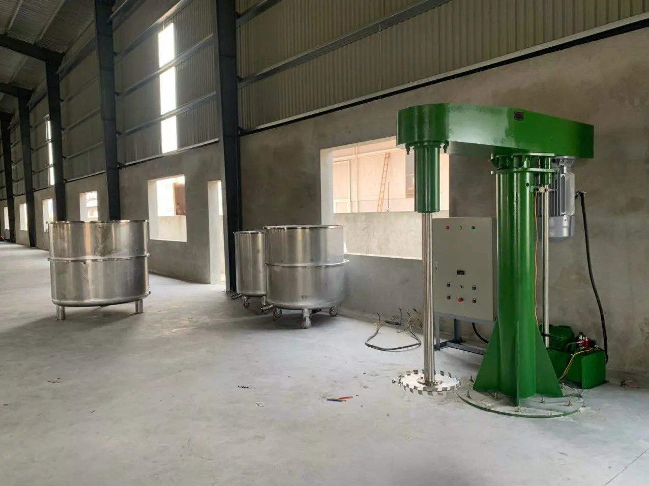 Máy khuấy sơn thiết bị không thể thiếu trong mỗi nhà máy sản xuất sơn