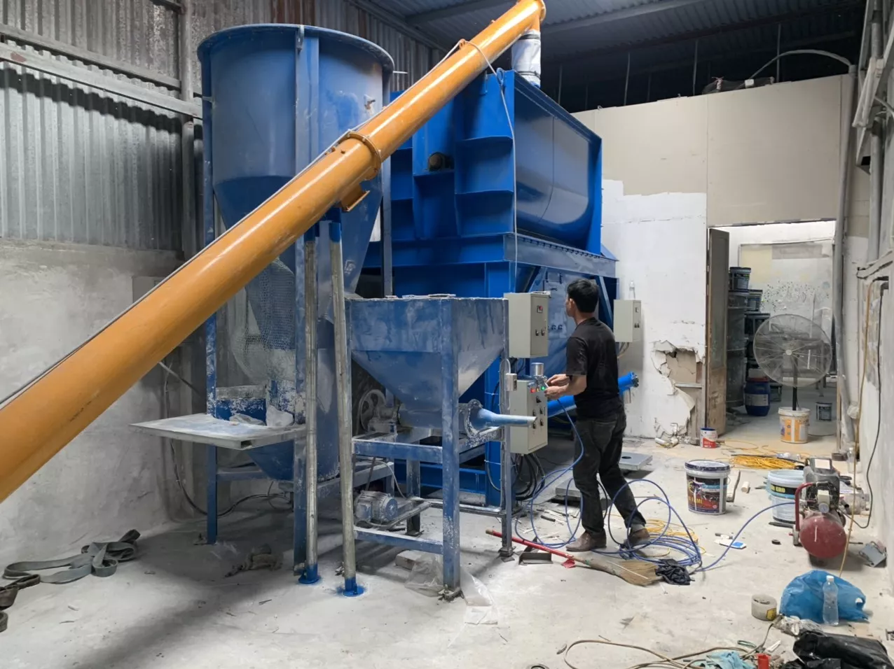 máy trộn sơn chống thấm 2 thành phần