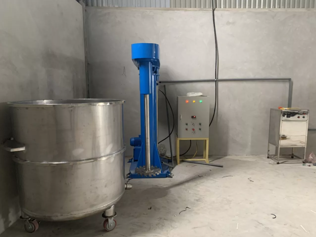 Banner Máy khuấy sơn 1000 lít 22kw cao cấp ứng dùng mọi ngành nghề 3