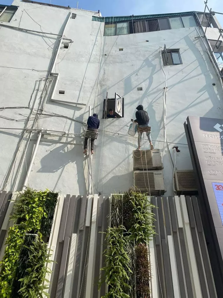 Banner Sơn chống thấm màu tường đứng Topping 1