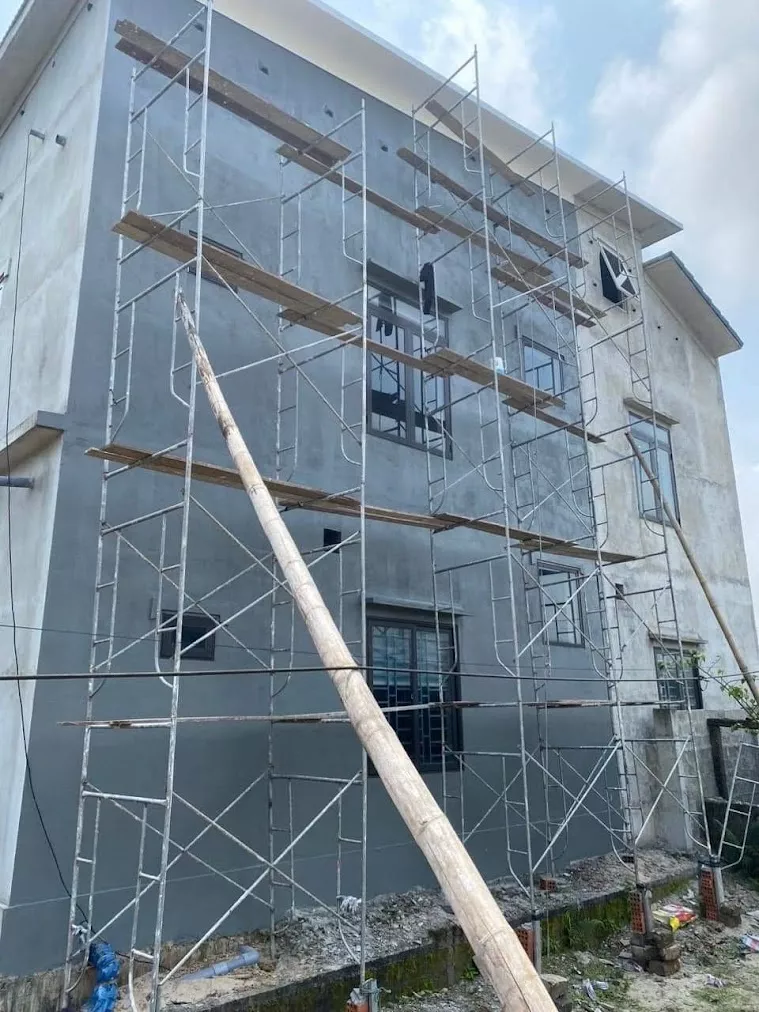Banner Sơn chống thấm màu tường đứng Topping 4